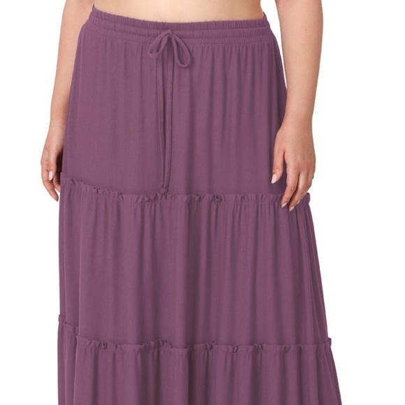 New!PLUS SIZE TIERED RUFFLE RAW HEM MAXI SKIRT SIZE 1X 2X 3X - Picture 2 of 4